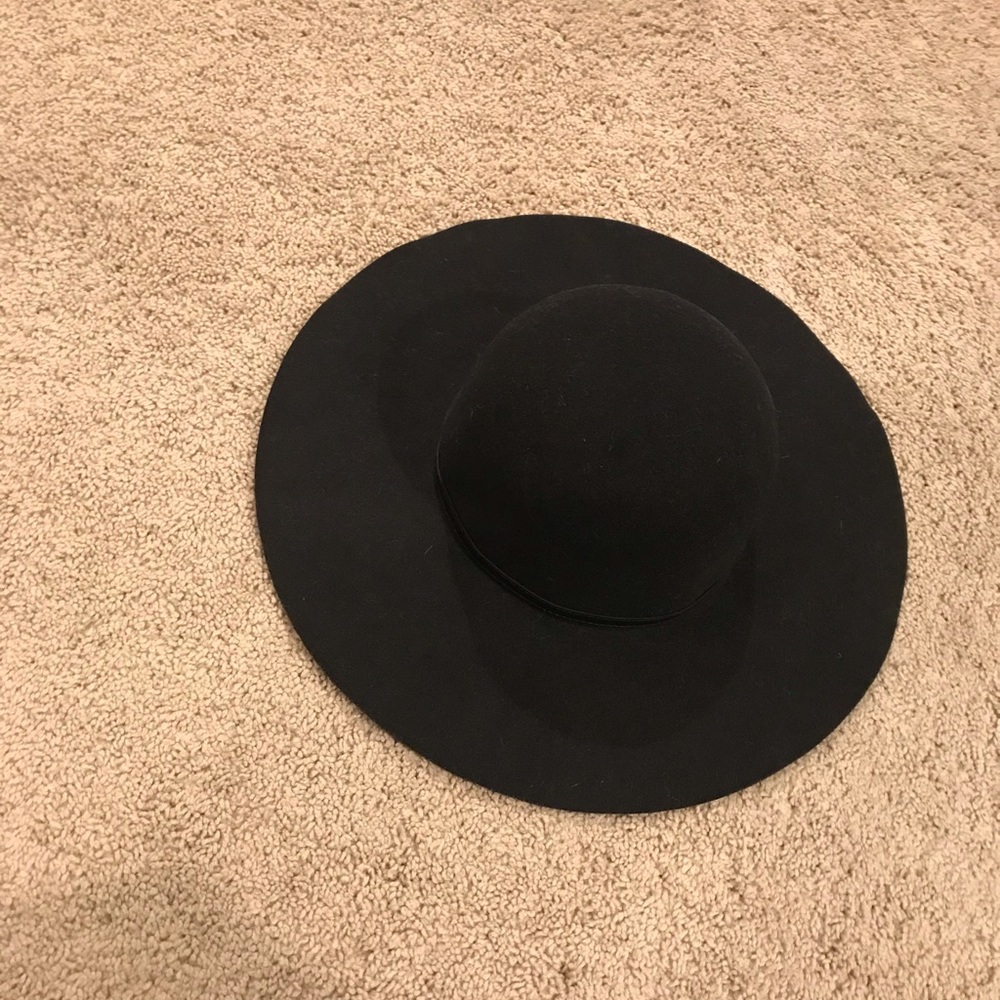 black flowy hat - Picture 5 of 6